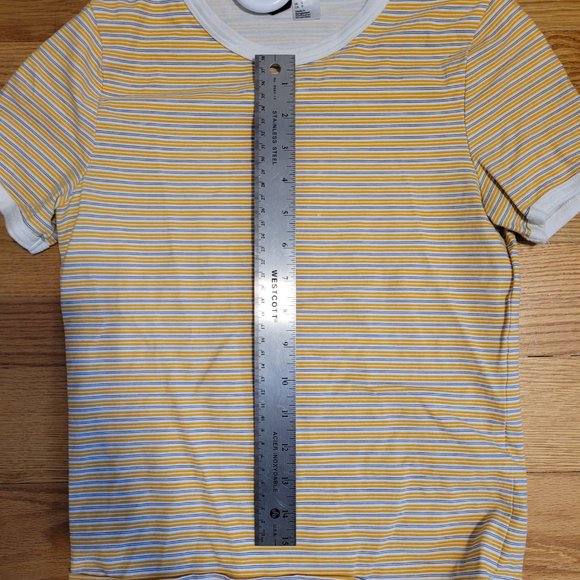 Cute Crop Top T - Picture 3 of 4